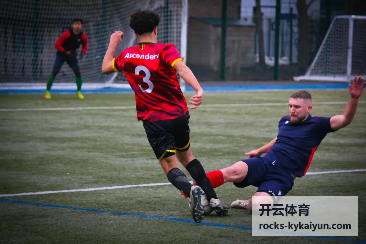 开云体育游泳技能培训教练周正宇